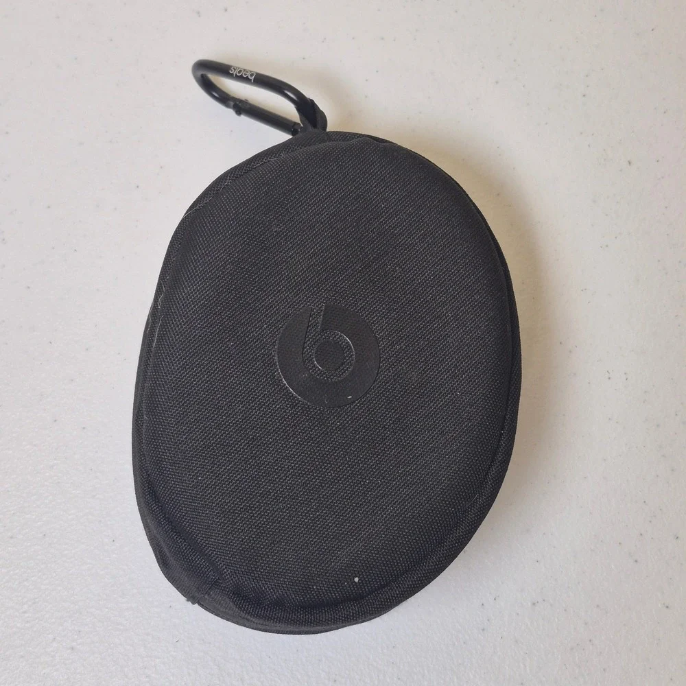 Beats by Dre Headphone Carrying Case Black Zippered Hard Shell with Carabiner